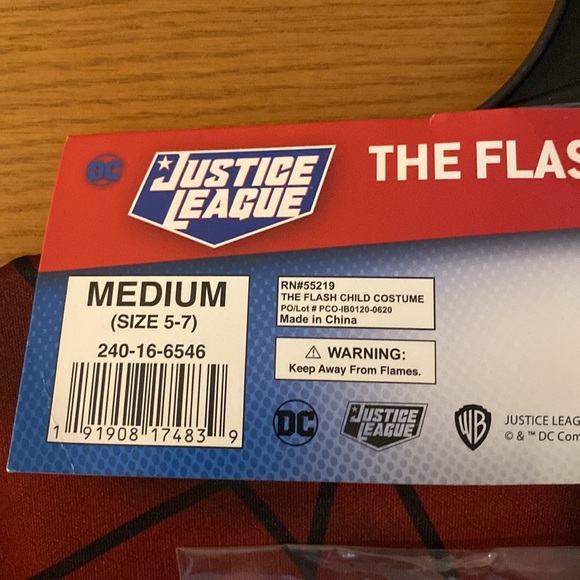 The Flash child muscle costume - size medium (5-7) by Justice League. - Picture 5 of 9